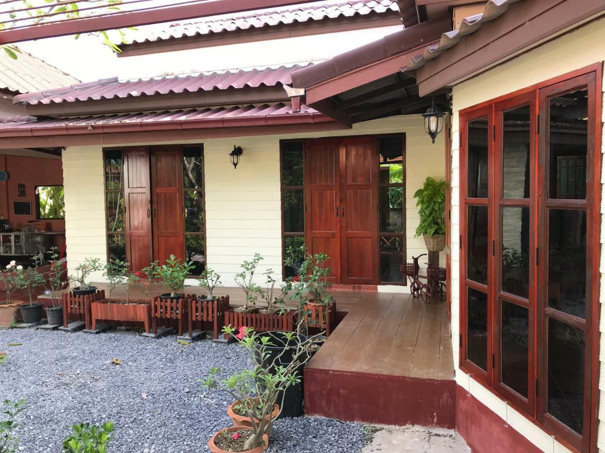 Апартаменты Grandma'S House Накхоннайок Экстерьер фото